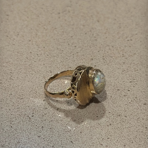 Vintage Gold and opal ring size 4 3/4